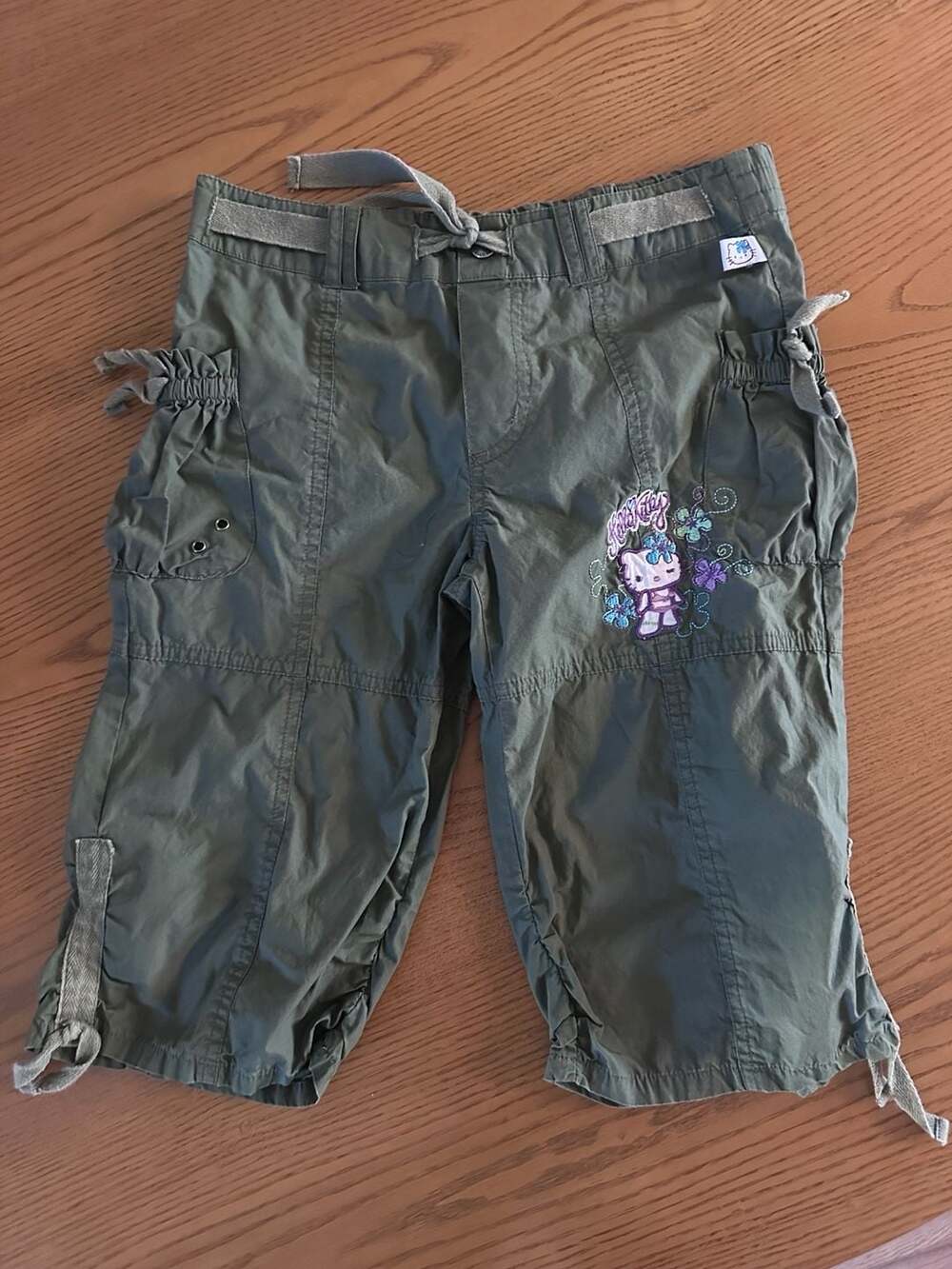 Sanrio Hello Kitty Size M Army Green Cargo Capris
